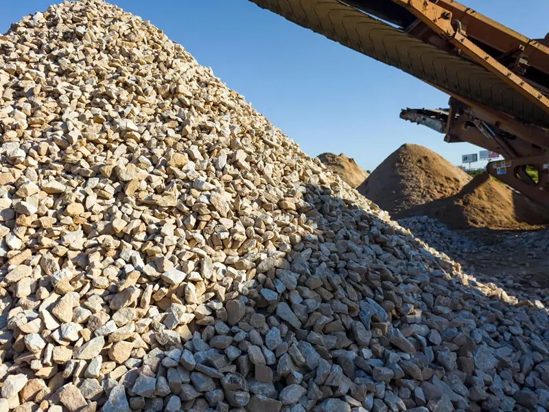 Mineral ore fine grinding