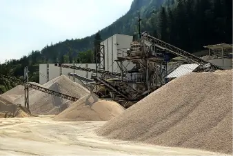 High Moisture and Fine Material Screening