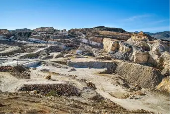 Mining Vibrating Feeder works for limestone quarry production line