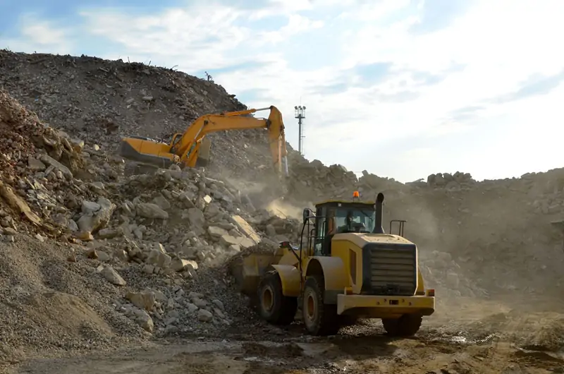 Asphalt and Recycling Applications
In asphalt plants, impact crushers process aggregates used in asphalt mixing. In recycling projects, they crush concrete and demolition waste into reusable material for non-structural construction and base applications.