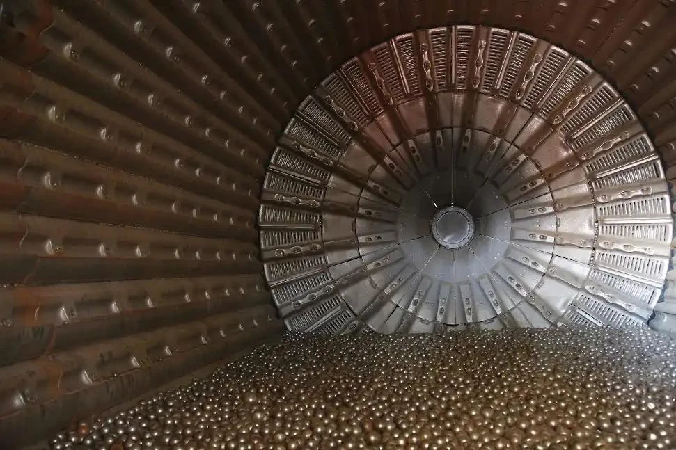 Equipment Using Grinding Media