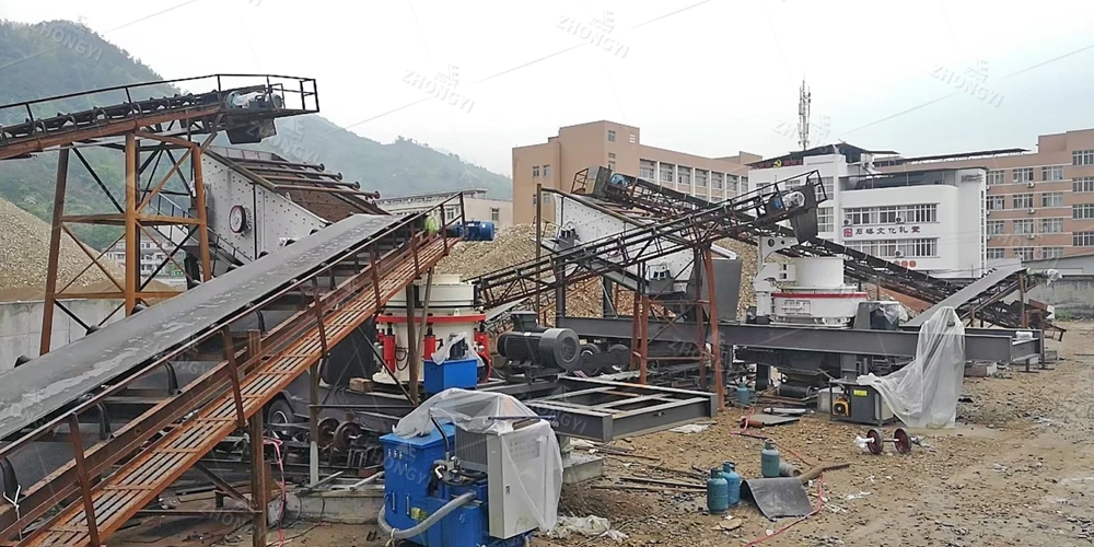 Zhongyi Mobile Crusher Plant at Project Site (1)