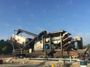 Zhongyi Mobile Crusher Plant at Project Site (1)